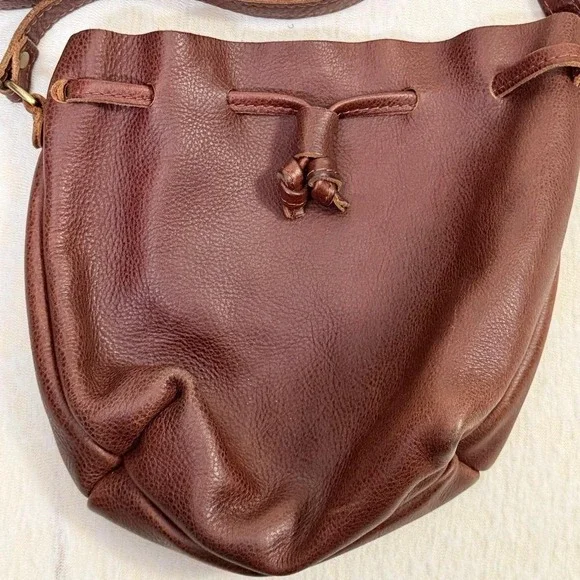 Portland Leather Brown Drawstring Bucket Crossbody Bag Adjustable Strap - Picture 2 of 8